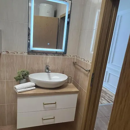 Maja Lux アパート