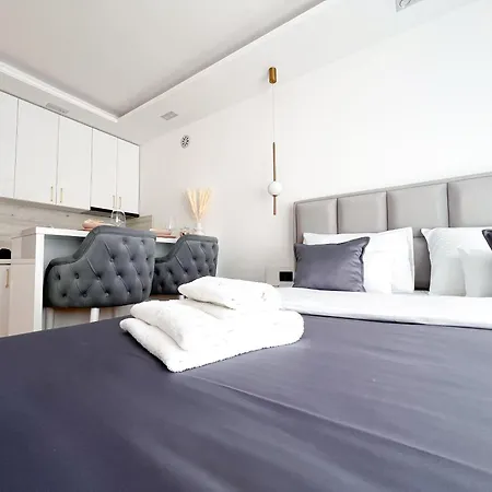 Maja Lux アパート