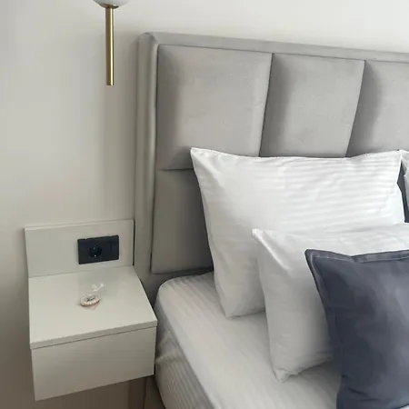 Maja Lux アパート