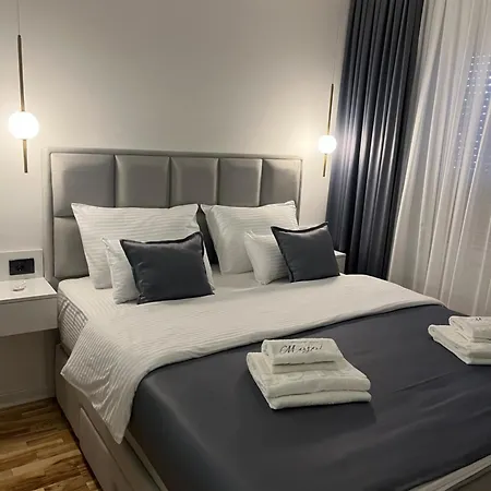 Maja Lux アパート *